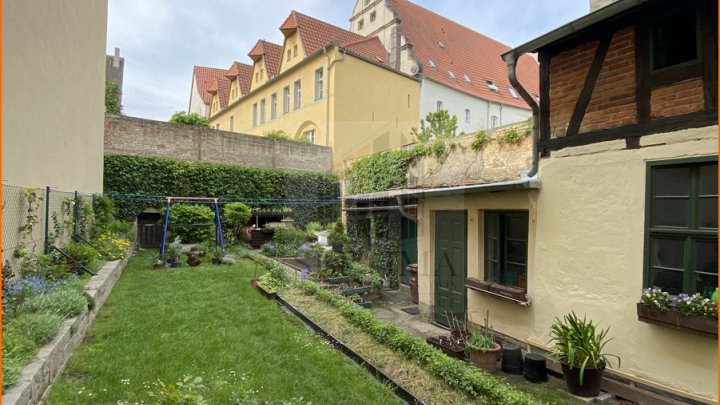Denkmalgeschütztes Wohn- und Geschäftshaus im Zentrum von Naumburg zu verkaufen.