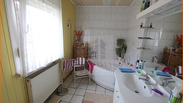 Großzügiges Einfamilienhaus mit sehr großem gepflegten Grundstück wartet auf einen neuen Eigentümer