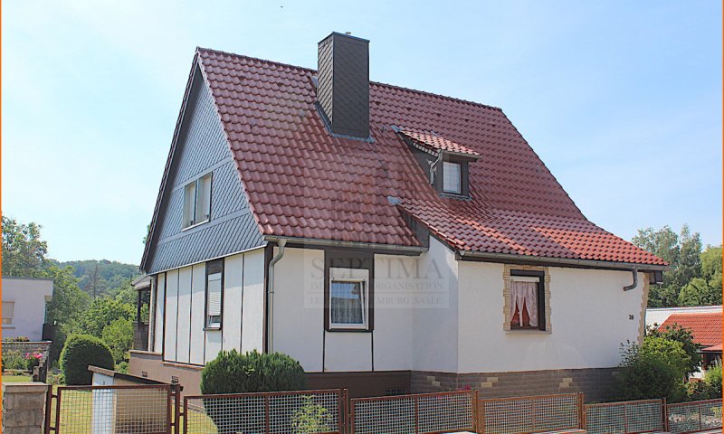 Großzügiges Einfamilienhaus mit sehr großem gepflegten Grundstück wartet auf einen neuen Eigentümer