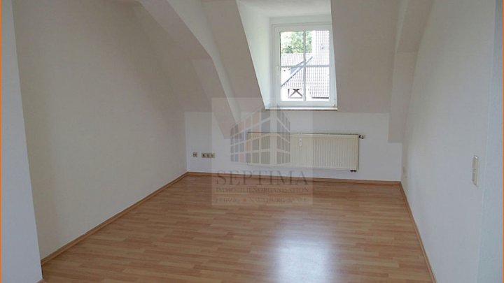 Wohnung im Dachgeschoß, neuwertig, in sehr guter Lage zu verkaufen!