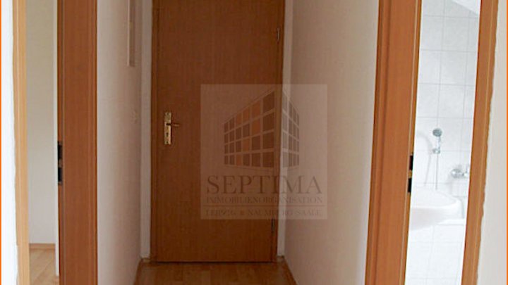 Wohnung im Dachgeschoß, neuwertig, in sehr guter Lage zu verkaufen!