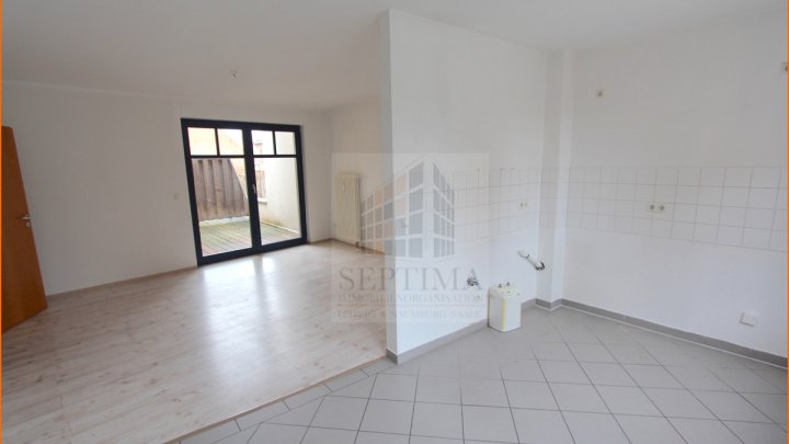 Großzügige 2 Raumwohnung mit großer Loggia wartet auf einen neuen Mieter!