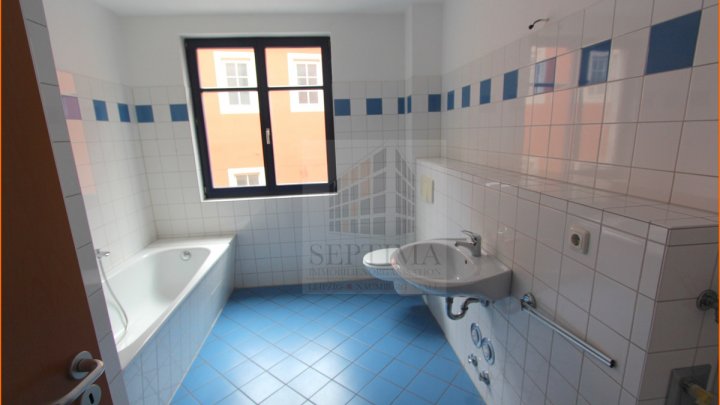 Großzügige 2 Raumwohnung mit großer Loggia wartet auf einen neuen Mieter!