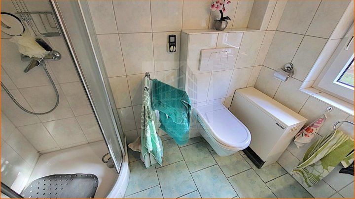 Autark leben können, dank eines großen Gartens, Streuobstwiese und viel Nebengelass für Werkstatt, Tiere etc. in ruhiger Lage