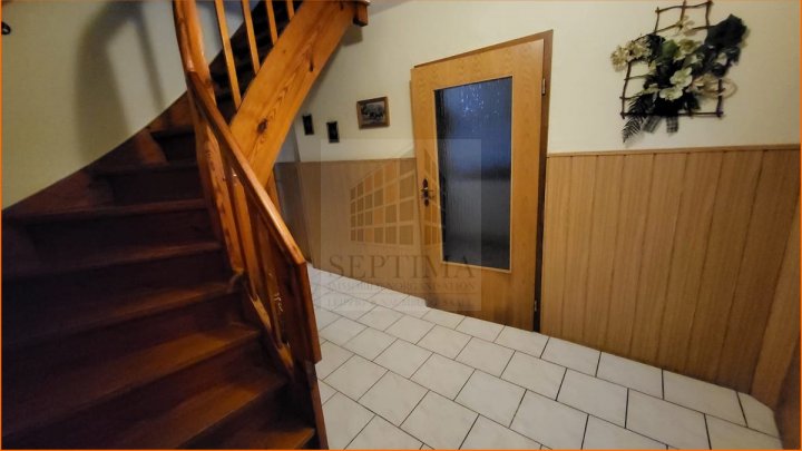 Autark leben können, dank eines großen Gartens, Streuobstwiese und viel Nebengelass für Werkstatt, Tiere etc. in ruhiger Lage