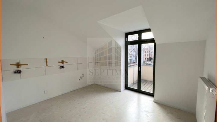 5 Raumwohnung mit 2 Bädern und Balkon in wunderbarem Haus, mit Stellplätzen und Spielplatz im Hof, ab sofort zu vermieten