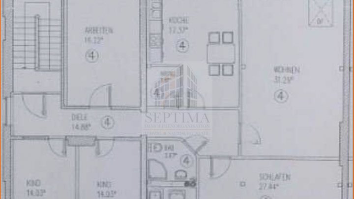 5 Raumwohnung mit 2 Bädern und Balkon in wunderbarem Haus, mit Stellplätzen und Spielplatz im Hof, ab sofort zu vermieten