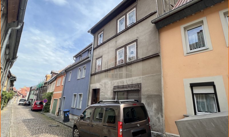 Teilsaniertes Haus mit viel Potenzial nah am Dom zu verkaufen!