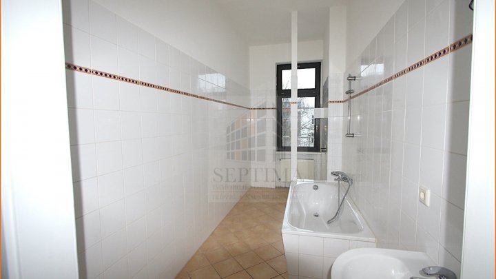 Viel Platz zum leben, 3 Raumwohnung mit Balkon und Lift auf der Etage, zu verkaufen