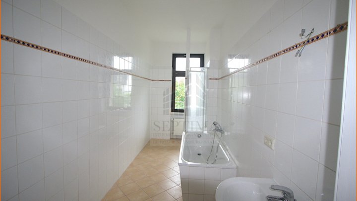 Hochwertige 4 Raumwohnung mit Balkon und 2 Bädern zwischen Rosental, Innenstadt und Bahnhof