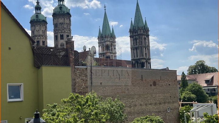 Schönes Reihenhaus mit Wintergarten mitten in der Innenstadt von Naumburg mit Blick auf den Dom zu verkaufen