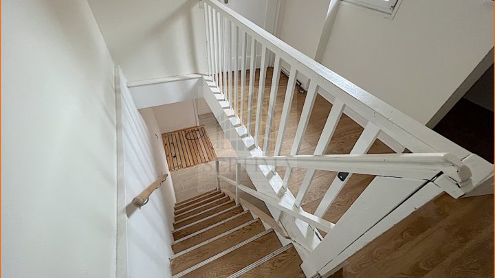 Schönes Reihenhaus mit Wintergarten mitten in der Innenstadt von Naumburg mit Blick auf den Dom zu verkaufen