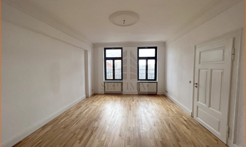 Keine Eigenbedarfskündigung! Großzügige und schöne 3 Raumwohnung mit Parkett, Stuck, großem Balkon in zentraler Lage zu verkaufen