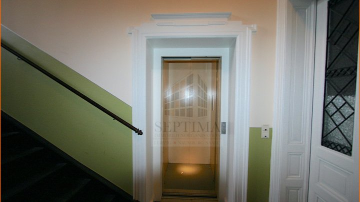 Keine Eigenbedarfskündigung! Großzügige und schöne 3 Raumwohnung mit Parkett, Stuck, großem Balkon in zentraler Lage zu verkaufen