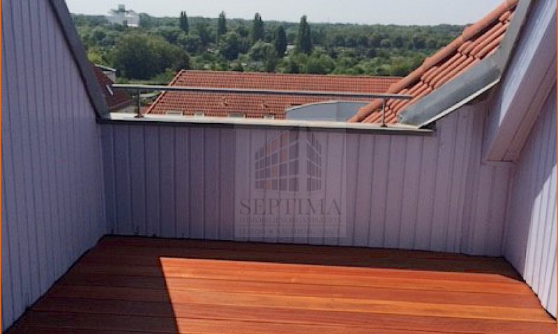 Gemütliche und helle 1 Raumwohnung mit Loggia im Dachgeschoß zu verkaufen