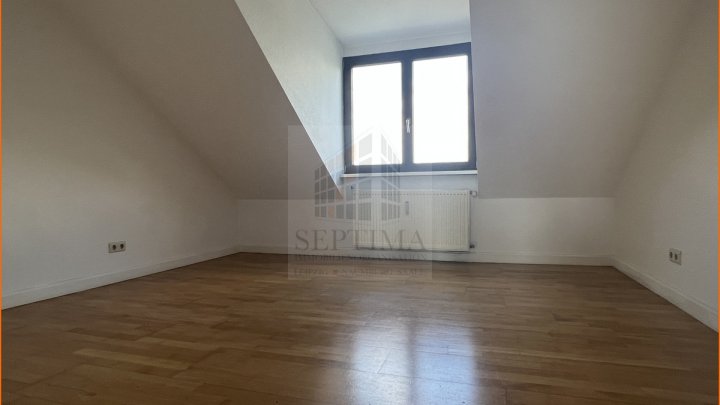 Wunderbarer Blick über die Dächer, großzügige und helle 2 Raumwohnung mit  Balkon in zentraler Lage