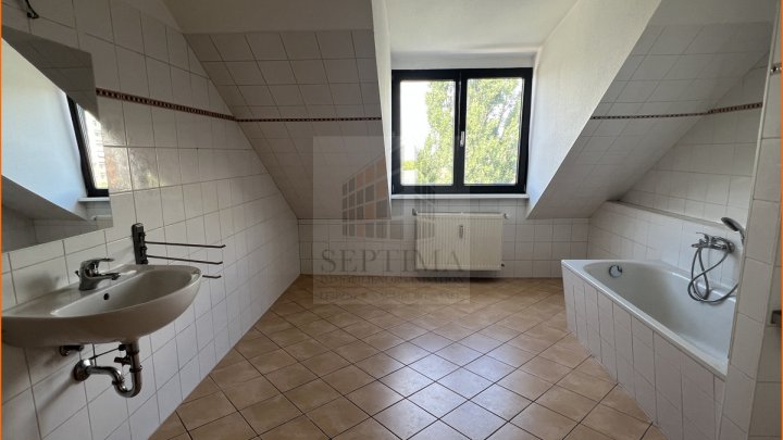 Wunderbarer Blick über die Dächer, großzügige und helle 2 Raumwohnung mit  Balkon in zentraler Lage