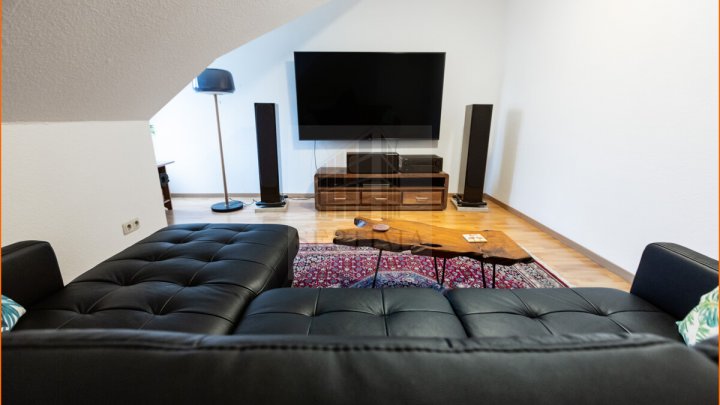 Bezugsfrei ab 02/2026! Wunderbare 4 Raum-Maisonettewohnung mit hochwertiger Einbauküche und Balkon zu verkaufen