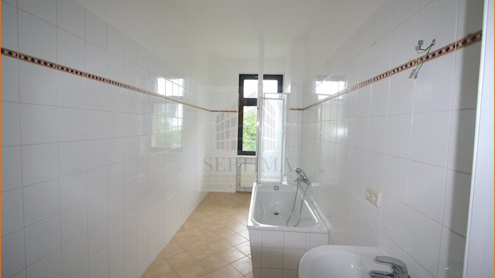 Kurze Wege zum Bahnhof, der Innenstadt und dem Rosental - 2 Raumwohnung mit großem Balkon zu verkaufen