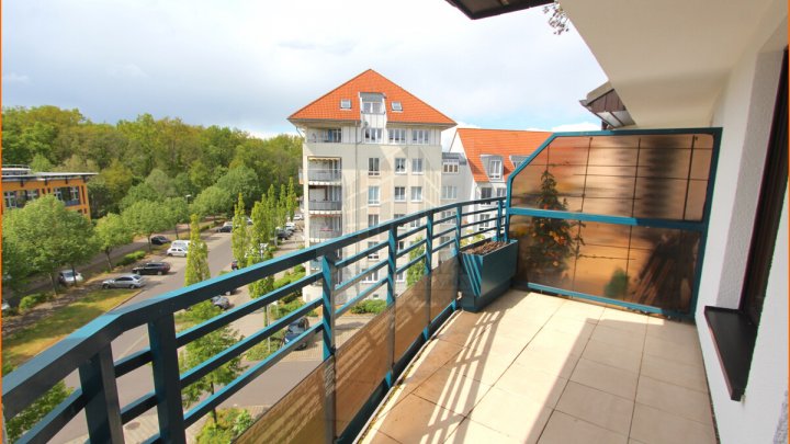 Sofort einziehen! Wunderbare 4 Raum-Maisonettewohnung mit hochwertiger Einbauküche und Balkon zu verkaufen