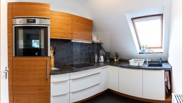 Sofort einziehen! Wunderbare 4 Raum-Maisonettewohnung mit hochwertiger Einbauküche und Balkon zu verkaufen