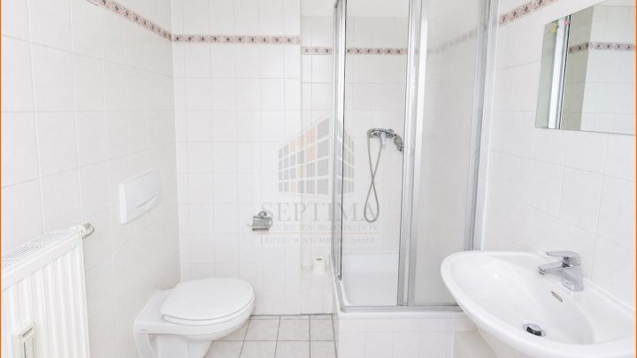 Großzügige und helle 2-Zimmer-Eigentumswohnung mit Balkon (vermietet) und Lift zu verkaufen